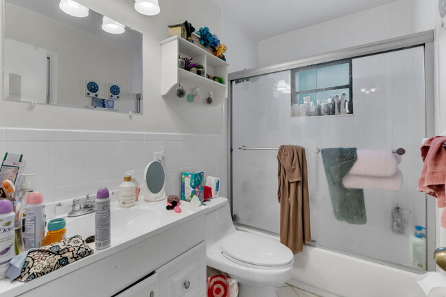 Building Photo - 7890 Lago Del Mar Dr