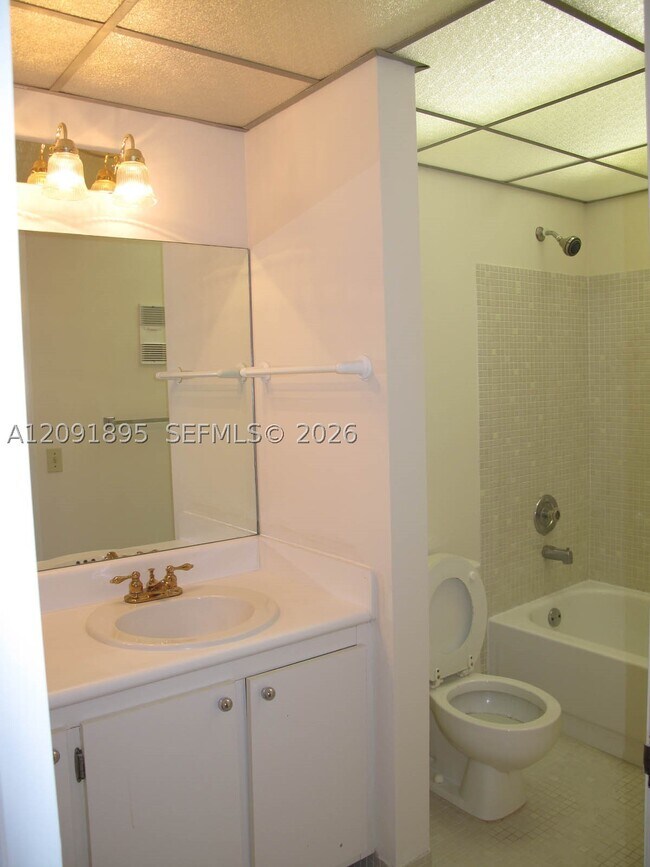 Foto del edificio - 9940 S Belfort Cir