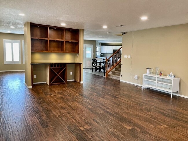 Building Photo - 12408 Mangas Trail NE