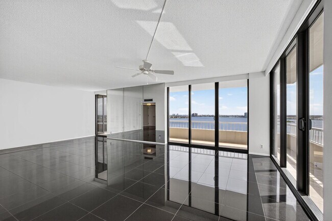 Building Photo - 5540 N Ocean Dr