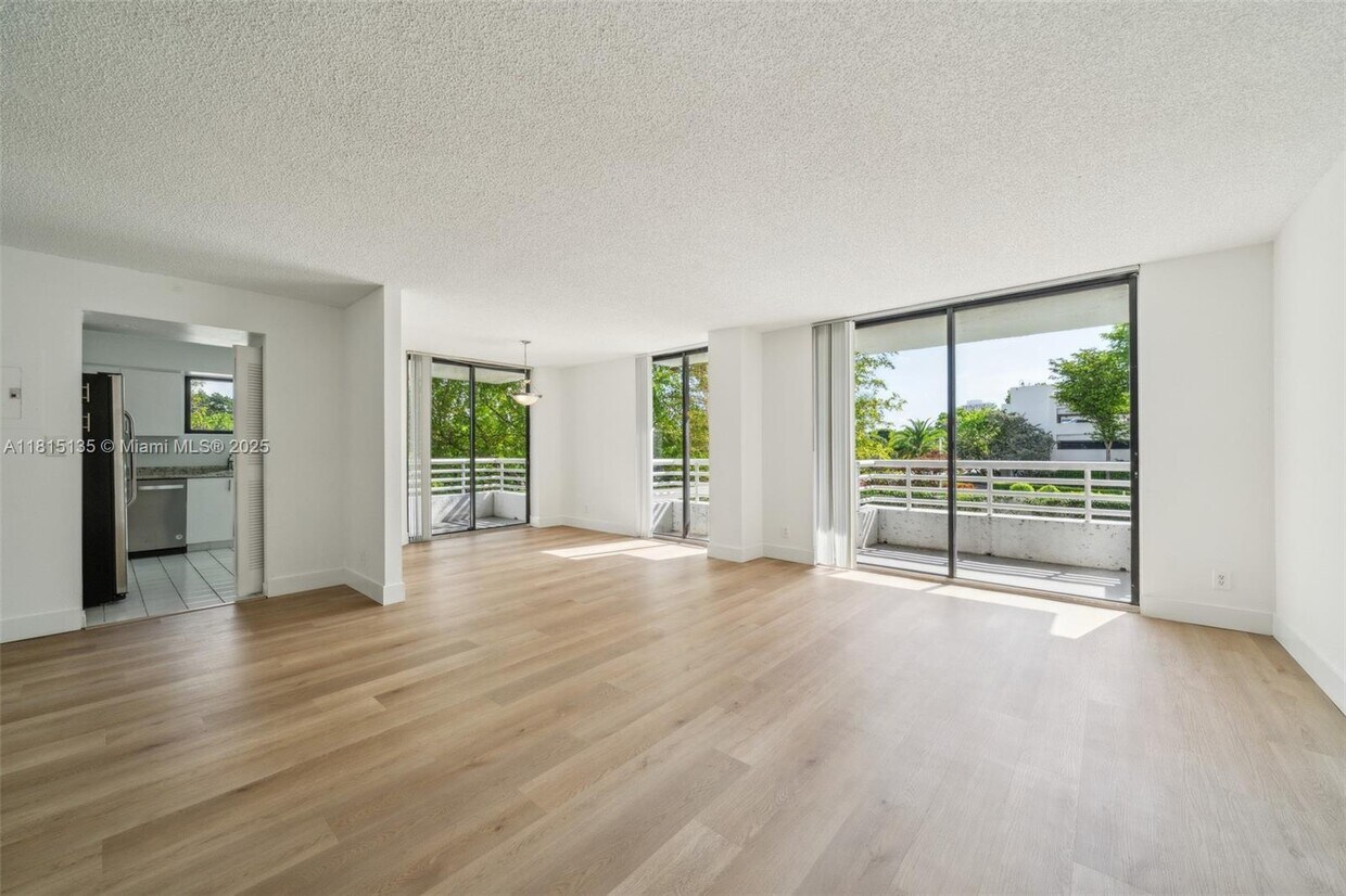 Foto principal - 3300 NE 192 St