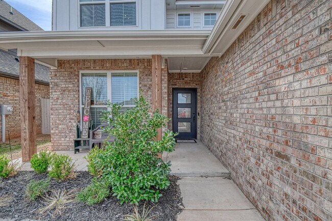 Foto del edificio - Spacious 5-Bedroom Home with 3 Full Baths ...