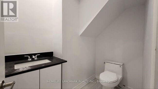 Photo du bâtiment - 325-325 Simcoe St S
