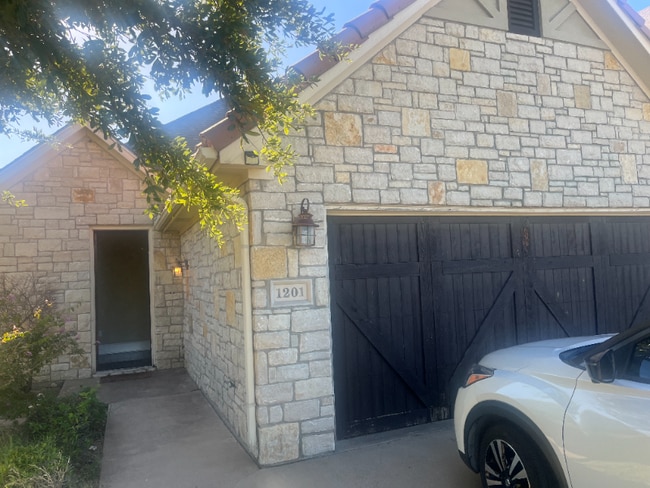 Building Photo - 1201 Stanton Ct