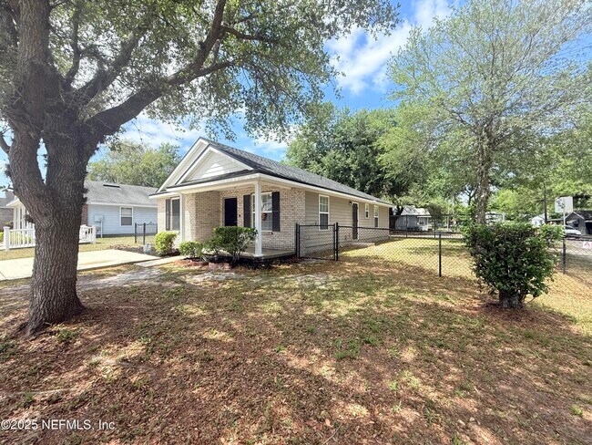 Foto del edificio - 3686 Wood Creek Ln