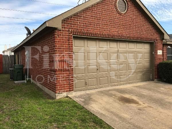 Building Photo - 5621 Wellston Dr