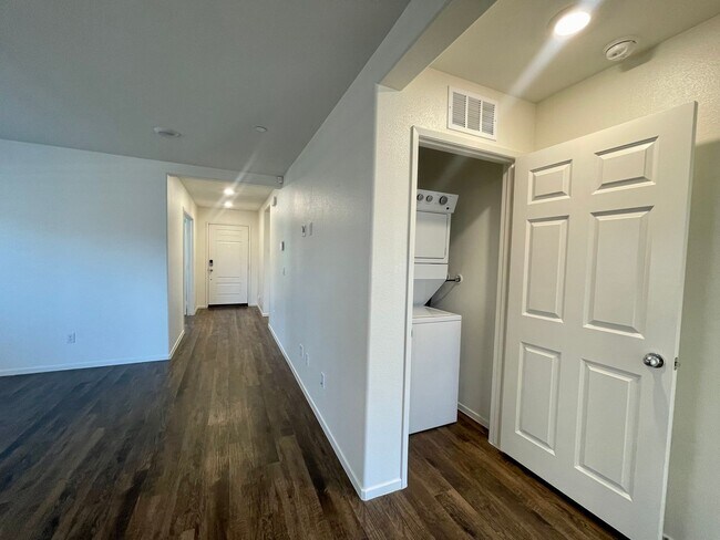 Foto del edificio - COMING SOON!! Stunning 3 Bedroom 2 Bathroom Home in Cathedral City!