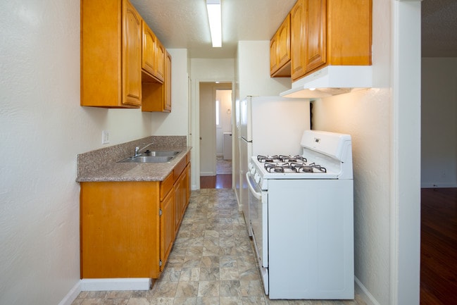 Kitchen - The Del Mar in Sacramento