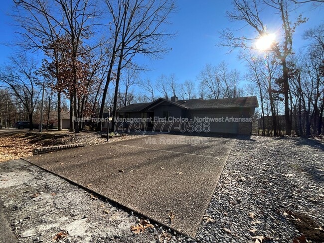 Building Photo - 12 Sunderland Dr