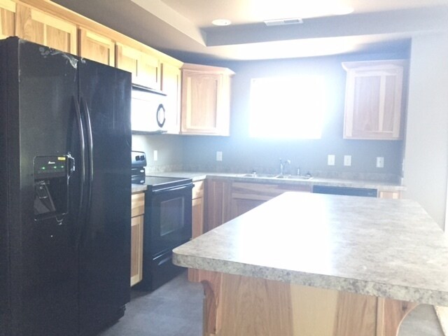 Foto del edificio - Pet Friendly Property in Evergreen Ridge Available in NW Bismarck!