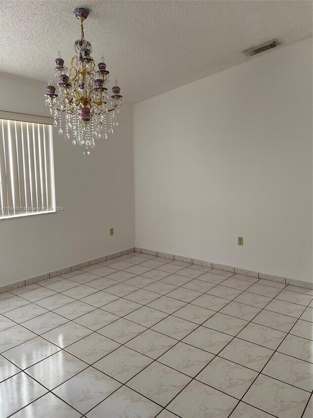 Foto del edificio - 3159 W 78th St