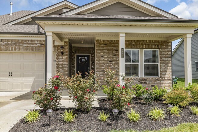 Building Photo - AVAILABLE NOW! Beautiful 5 Bedroom 3 Bath,...