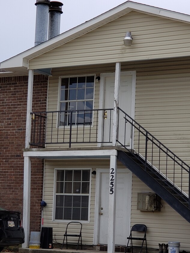 Upper unit - 2255 Anne Marie Dr