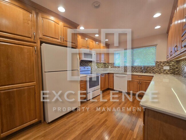 Foto del edificio - 3/2 House with New Carpet, Real Hardwood F...