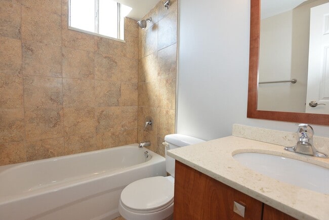 Photo du bâtiment - 230 Oak St