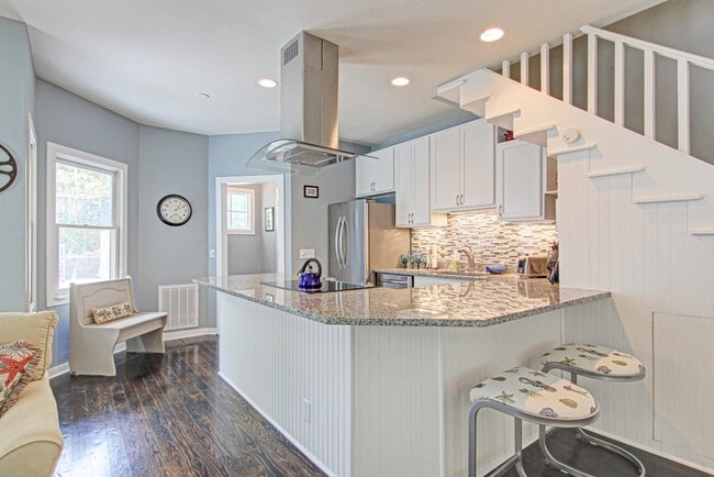 Photo - 110 Ann St Townhome