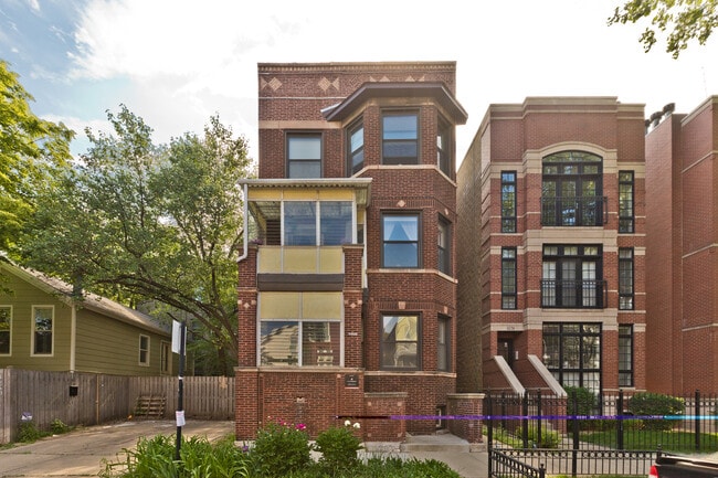 Building Photo - 3253 N Kenmore Ave