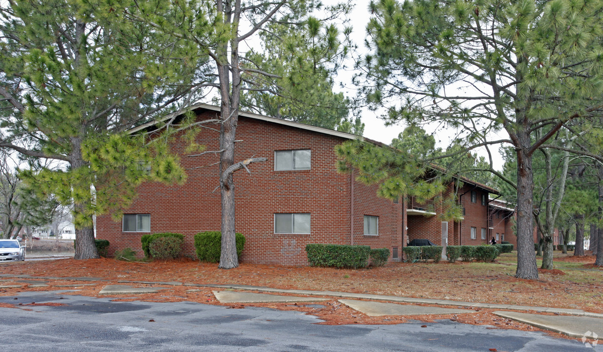 Foto principal - Collinswood Lake Apartments