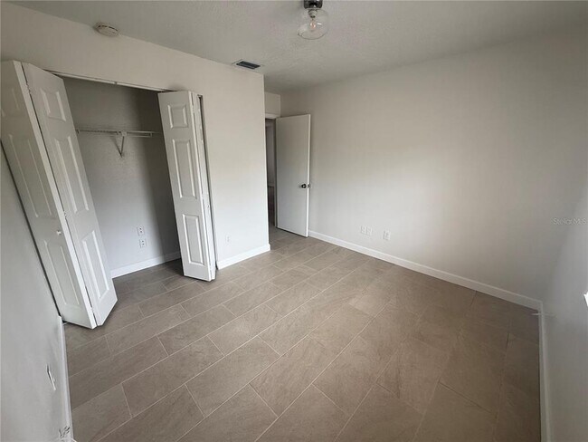 Foto del edificio - 7517 Lakeshore Dr