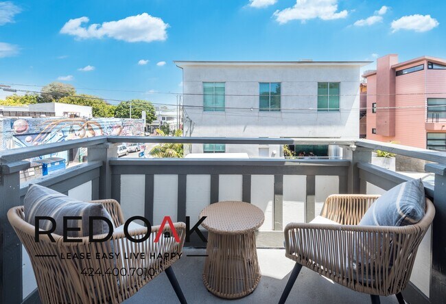 Foto del edificio - Fully Furnished One Bedroom Featuring Cont...