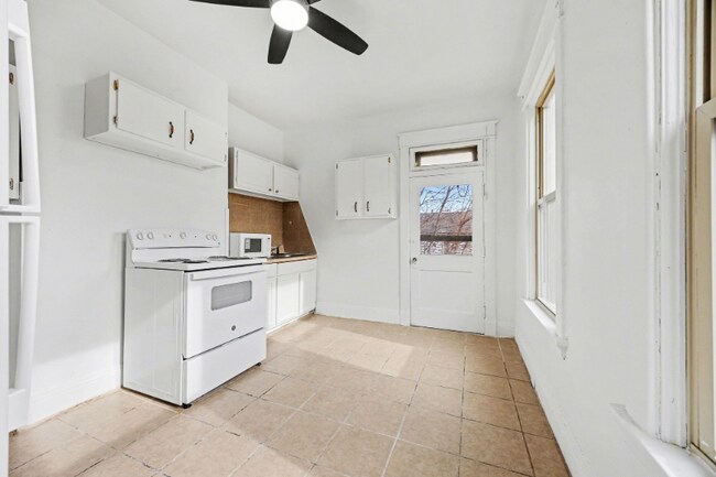 Building Photo - 37 Euclid St