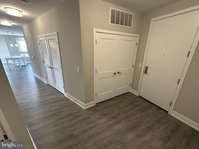 Building Photo - 145 Riverhaven Dr