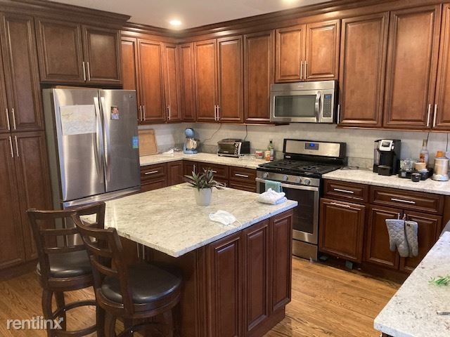 Building Photo - 5 br, 2 bath Townhome - 2509 39th st