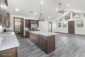 Building Photo - 140 N Retreat Dr