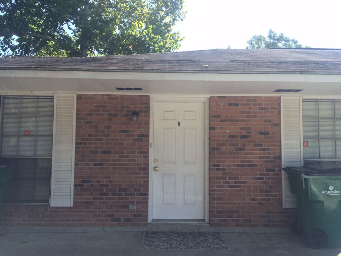 Primary Photo - 46458 N Cherry St