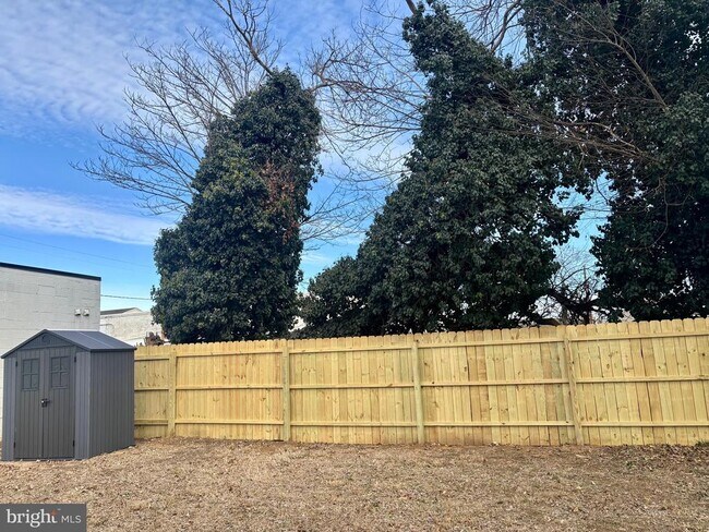 Foto del edificio - 2511 Charles St