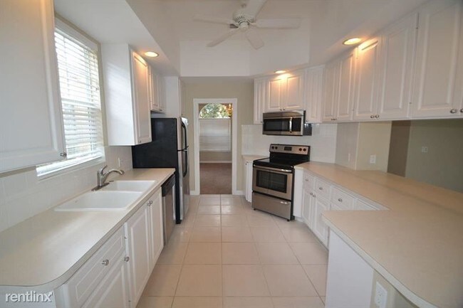 Building Photo - 3 br, 3 bath House - 8341 Dominica Pl