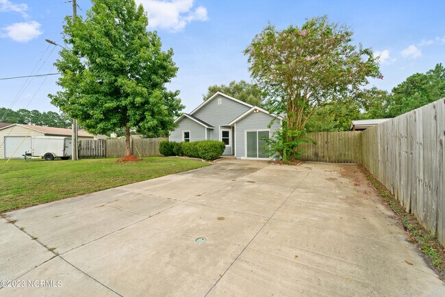 Building Photo - 122 Hunting Green Dr