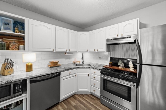 Building Photo - 80 Canter Ln