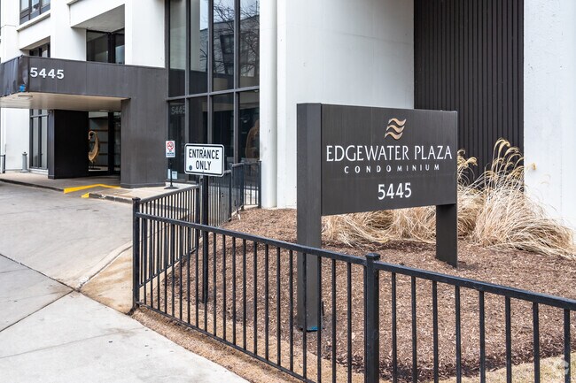 Entrada - Edgewater Plaza Condominiums