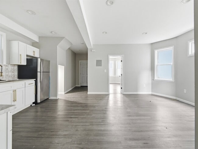 Building Photo - 23 Bayview Ave