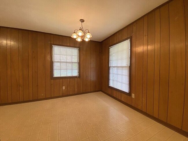 Building Photo - Clean 2 bedroom, 1 Bath Cayce Home