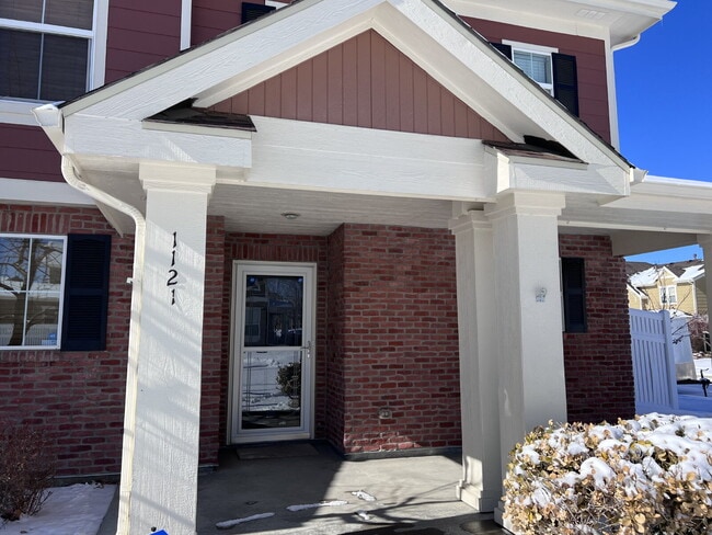 Foto del edificio - Beautiful 3 Bed/2.5 Bath End Unit Two-Level Townhome! Wonderful Deck off Living Room with backyar...