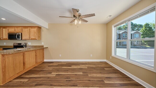 Foto del edificio - Special: 2BR, 1 1/2BA townhouse $300 off first month