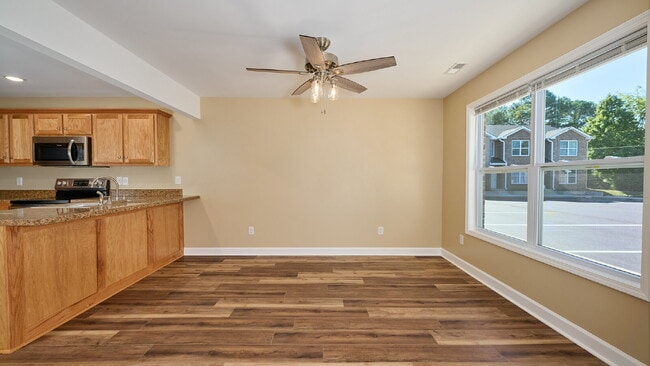 Building Photo - Special: 2BR, 1 1/2BA townhouse $300 off first month