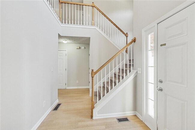 Foto del edificio - 326 Canterbury Pl Dr