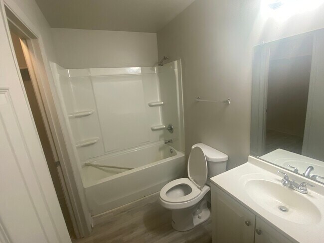 Foto del edificio - Room in Duplex on Beck St