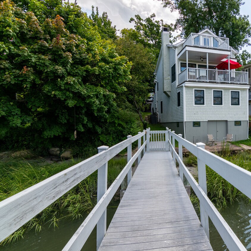 50' Deep water dock with water & electricity - 114 Highland Ave