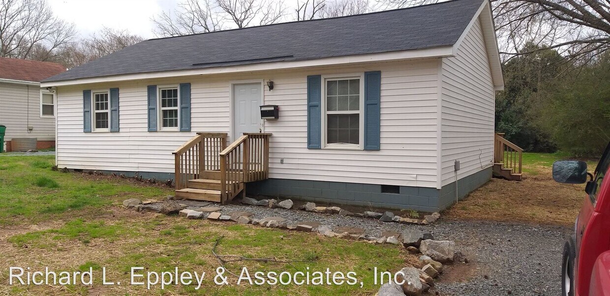 Foto principal - 3 br, 1 bath House - 624 Northway Dr.