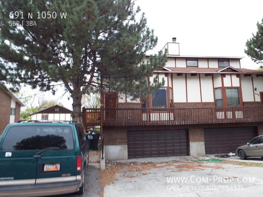 Building Photo - Beautiful Large Duplex Available