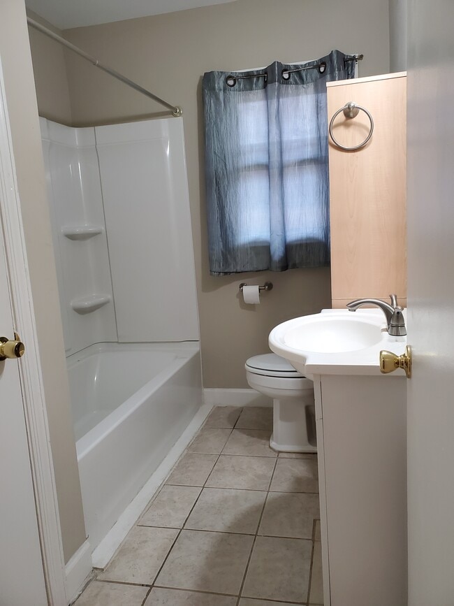 Bath 2 - 1225 Southerlund Rd