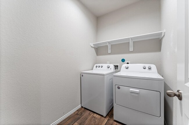 Building Photo - 5947 Dovershire Blf Wy