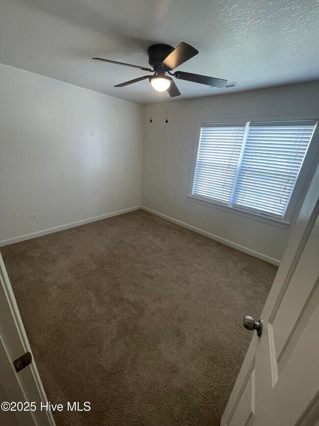 Foto del edificio - 602 Springwood Dr