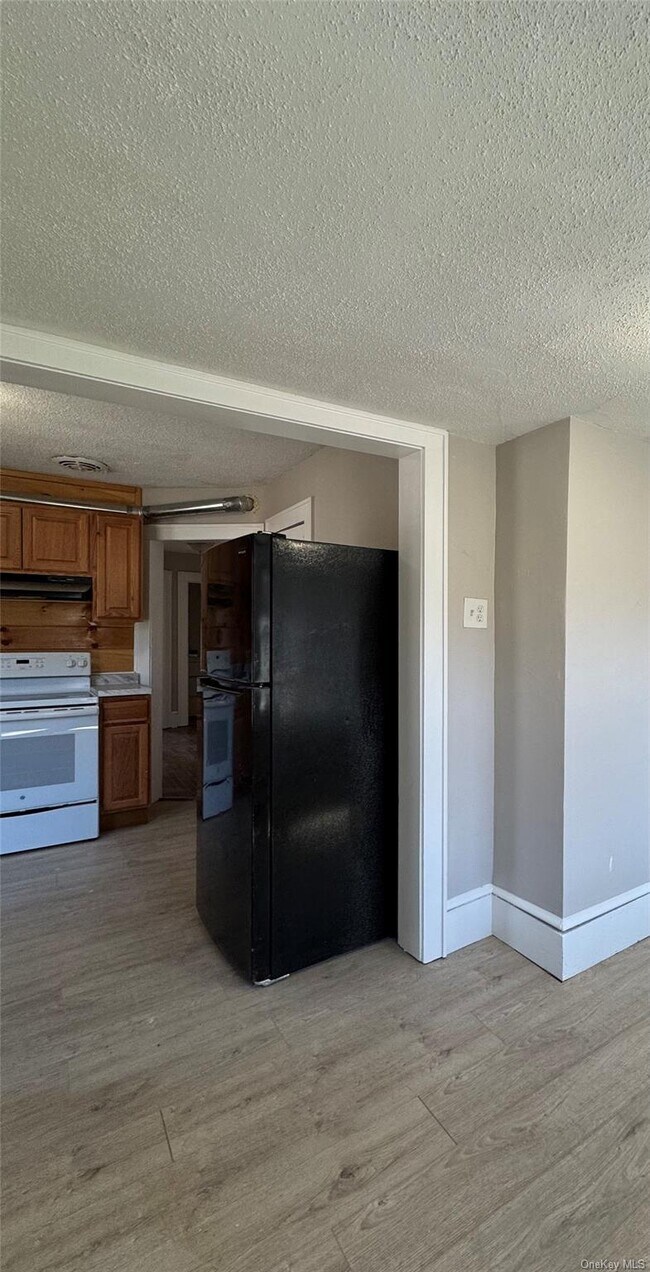 Building Photo - 440 N Main St