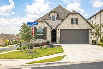 Building Photo - 128 Fox Run
