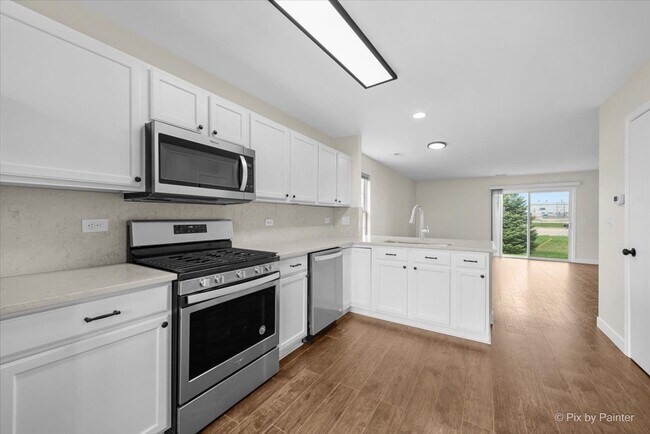 Building Photo - 1737 W Chrysler Dr